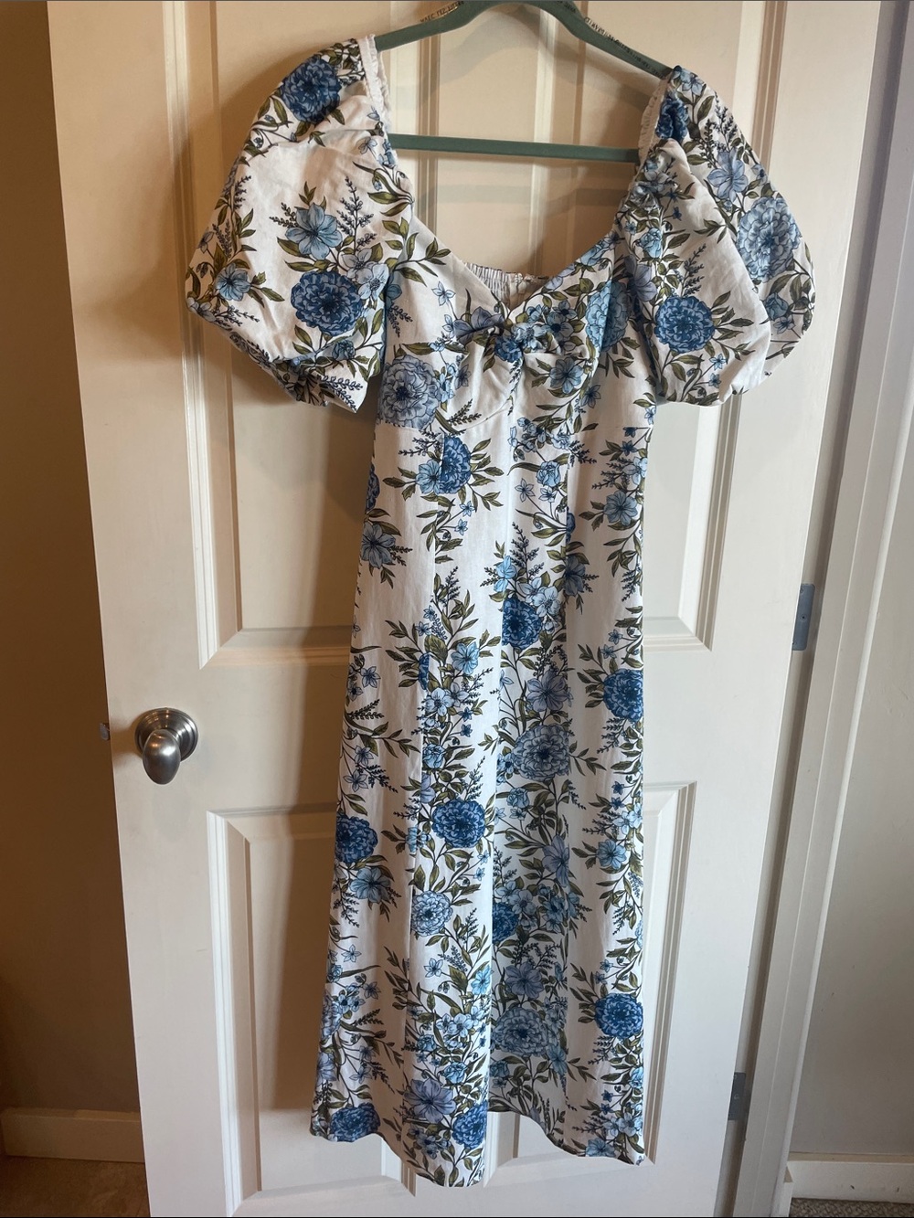 Avec Les Filles NWT White Linen Puff Sleeve Dress; Blue and Green Floral Print